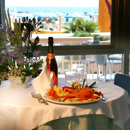 Hotel Excelsior Bellaria-Igea Marina Bagian luar foto