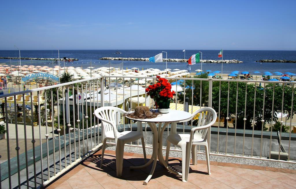 Hotel Excelsior Bellaria-Igea Marina Bagian luar foto